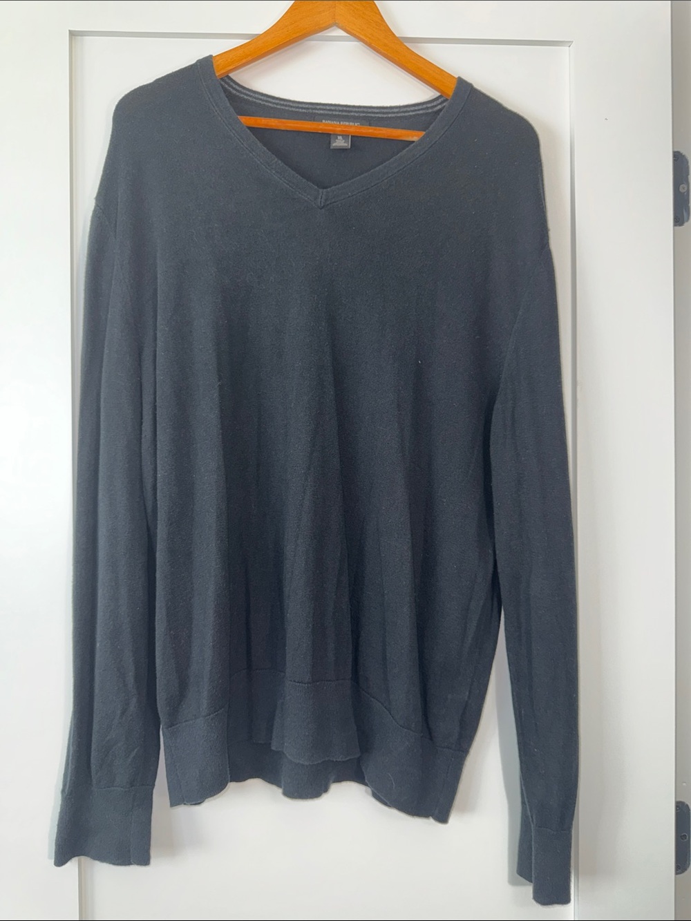 Banana Republic Luxury Blend Men's V-Neck Black Sweater Sz XL Silk Cashmere